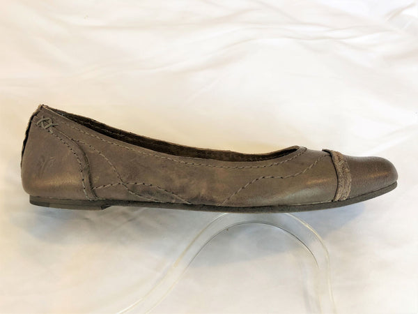 Frye Size 6 Taupe Leather Flats