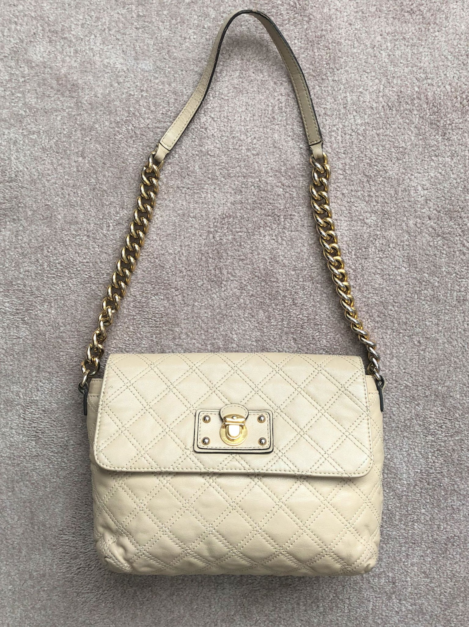 Marc jacobs quilted bag with gold chain deals