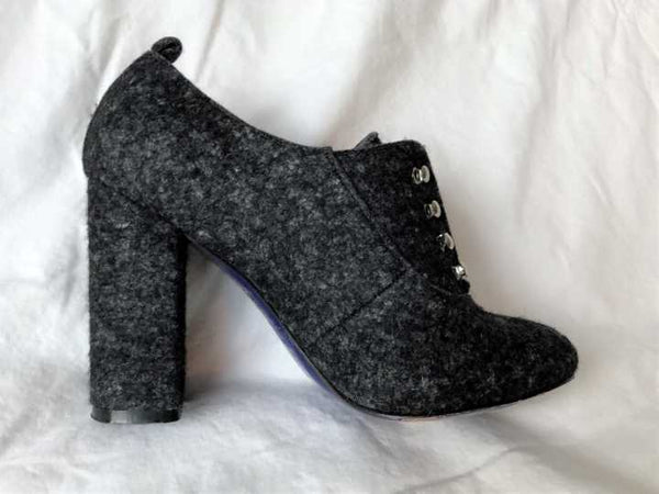 Theory Size 5 Gray Fabric Pumps