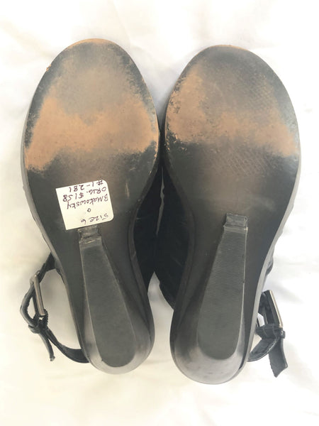 B Makowsky Size 6 Black Peep Toe Wedges