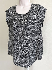 Joie Size Medium Black and White Silk Print Top