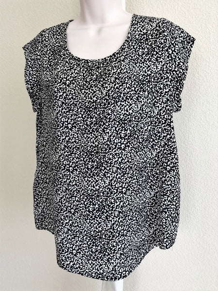 Joie Size Medium Black and White Silk Print Top