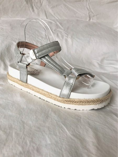 Taryn Rose Size 8 Lydia Silver Leather Sandals - NEW - CLEARANCE