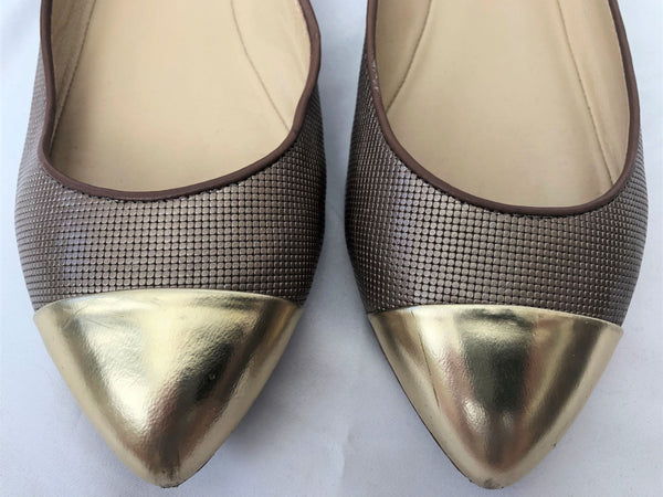 Brian Atwood Size 7 Gold Toe Flats