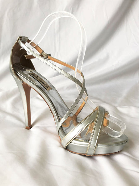 Badgley Mischka Size 7 Fierce Silver Leather Sandals