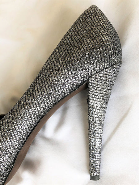 Vera Wang Size 9 Selima Silver Glitter Pumps