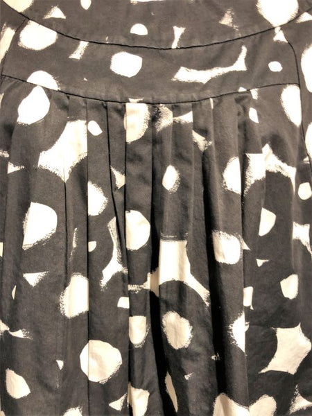 Theory LARGE Black and White Circles Top