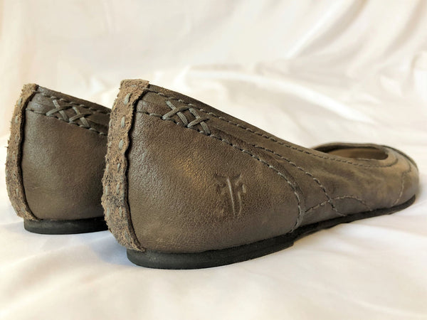 Frye Size 6 Taupe Leather Flats