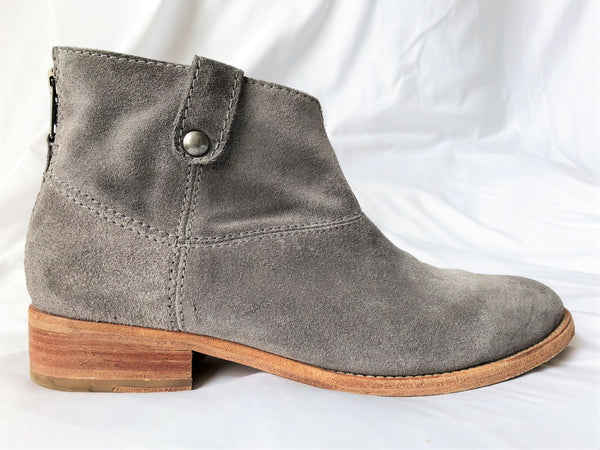 Johnston & Murphy Size 6.5 Gray Suede Boots