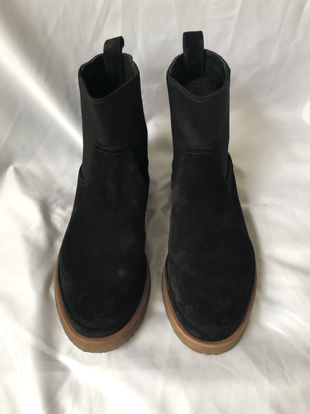 VINCE Size 6 Chelsea Black Suede Booties