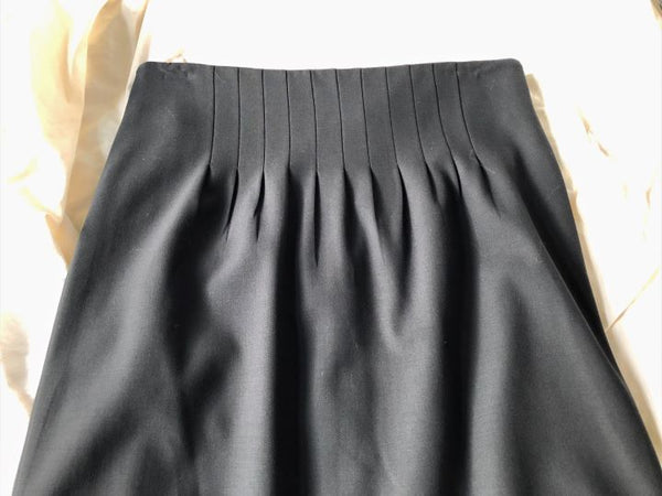 AKRIS Punto Size 10 Black Wool Skirt