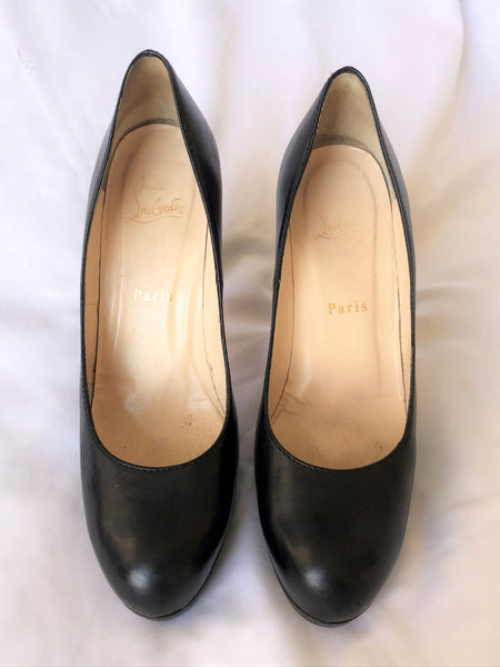 Christian Louboutin Authentic Size 7 Black Leather Simple Pumps