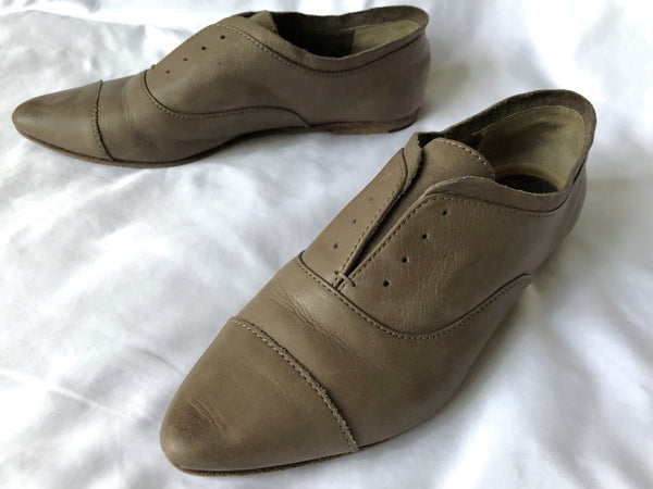 Frye Size 8.5 Taupe Leather Oxfords - CLEARANCE
