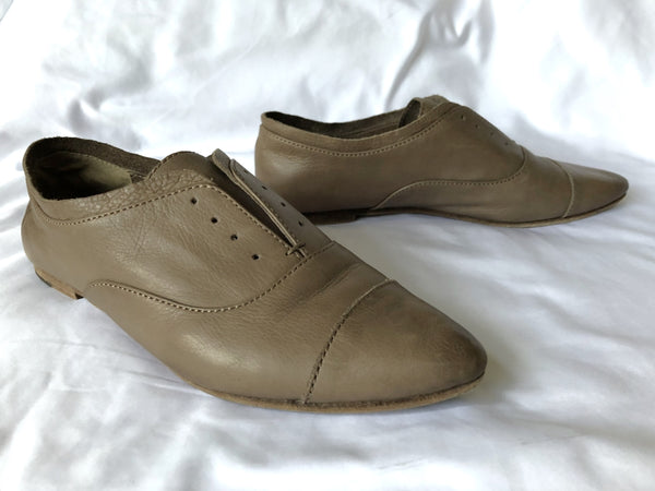 Frye Size 8.5 Taupe Leather Oxfords - CLEARANCE