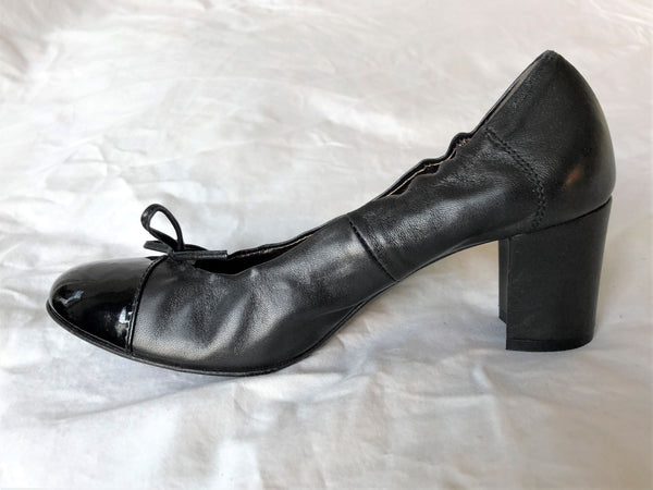 AGL Size 7 Black Leather Bow Pumps