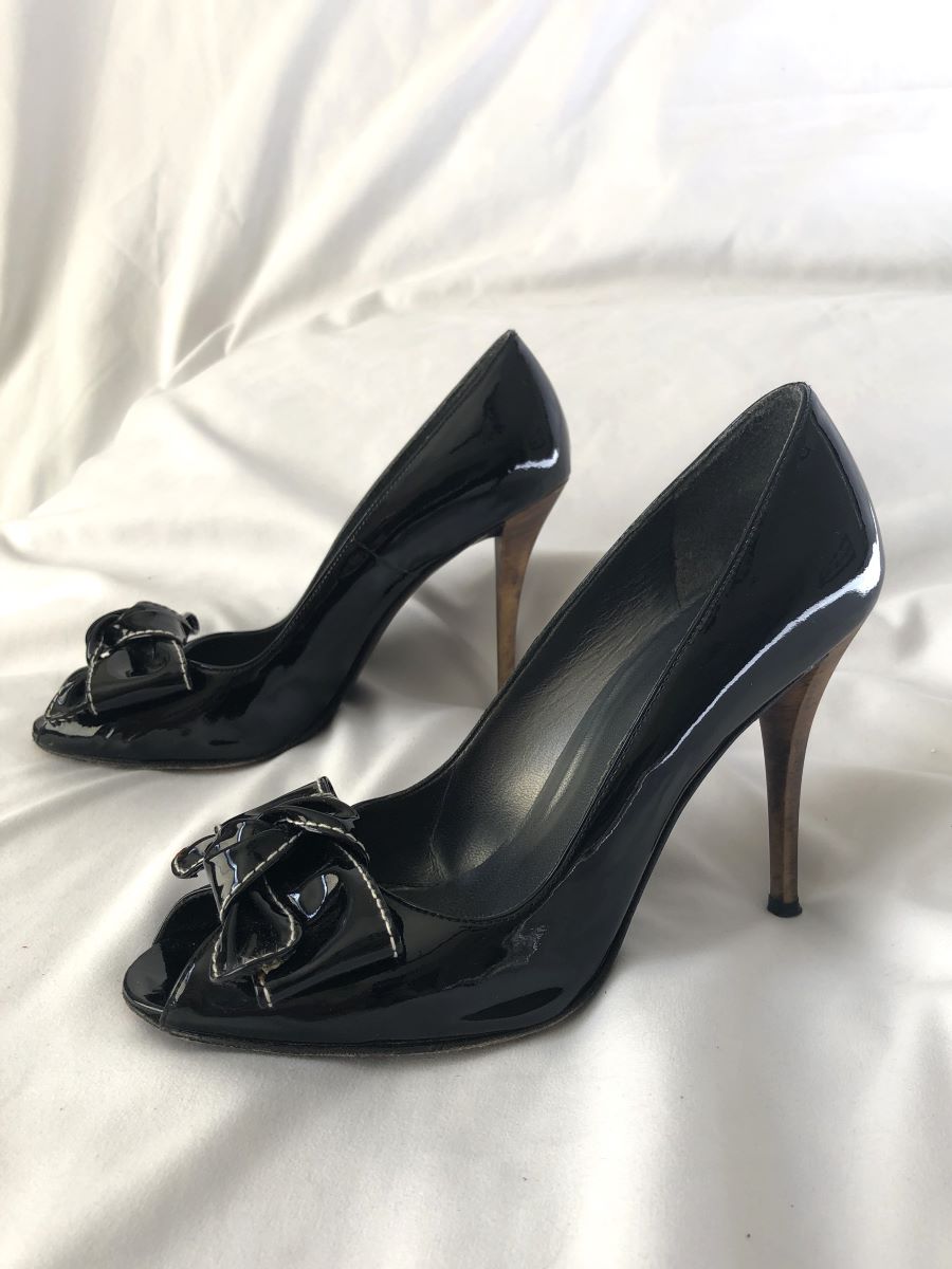 Stuart Weitzman Size 6.5 Woodbow Black Patent Pump - CLEARANCE