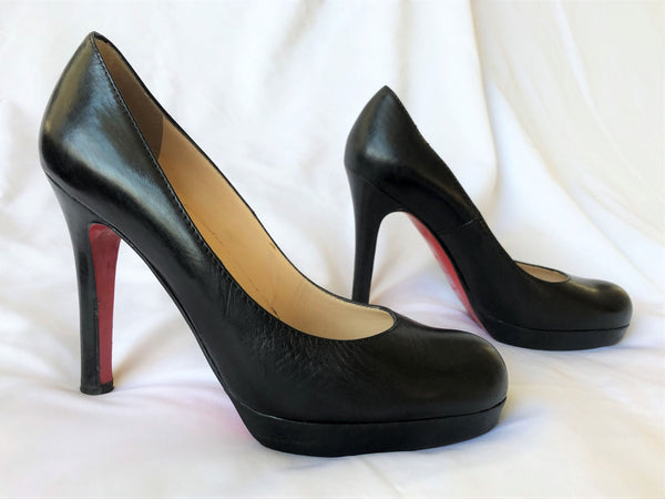 Christian Louboutin Authentic Size 7 Black Leather Simple Pumps