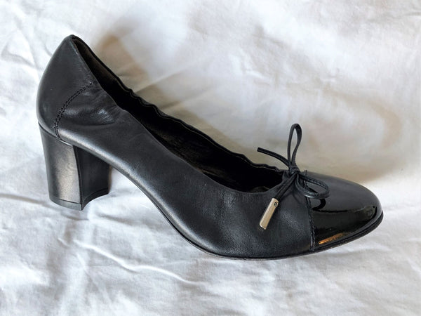 AGL Size 7 Black Leather Bow Pumps