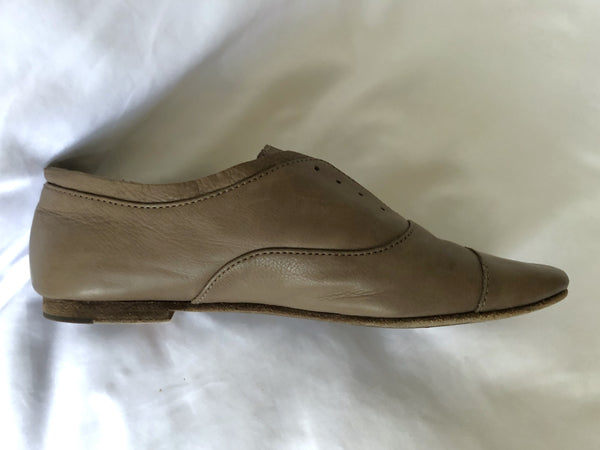 Frye Size 8.5 Taupe Leather Oxfords - CLEARANCE