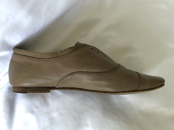 Frye Size 8.5 Taupe Leather Oxfords