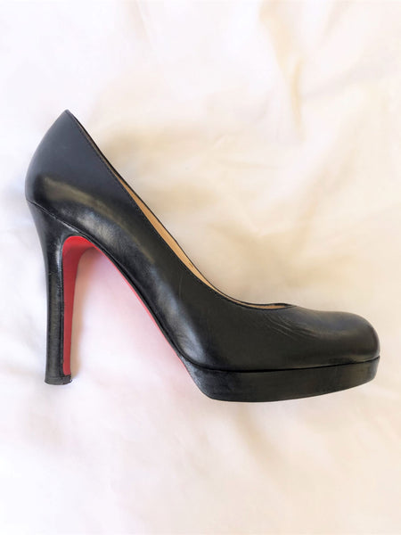 Christian Louboutin Authentic Size 7 Black Leather Simple Pumps