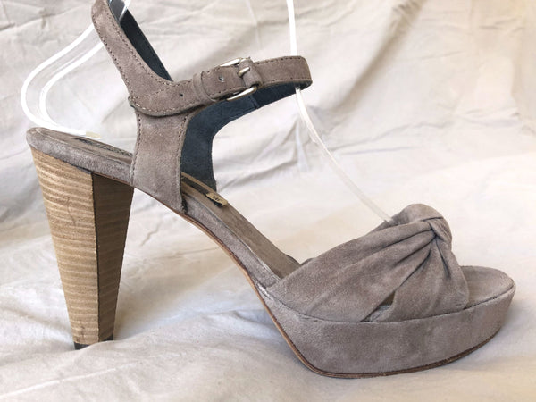 Alberto Fermani Size 8.5 Gray Suede Sandals