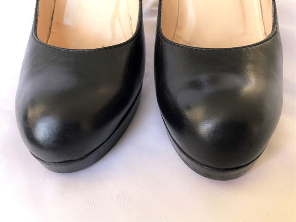 Christian Louboutin Authentic Size 7 Black Leather Simple Pumps