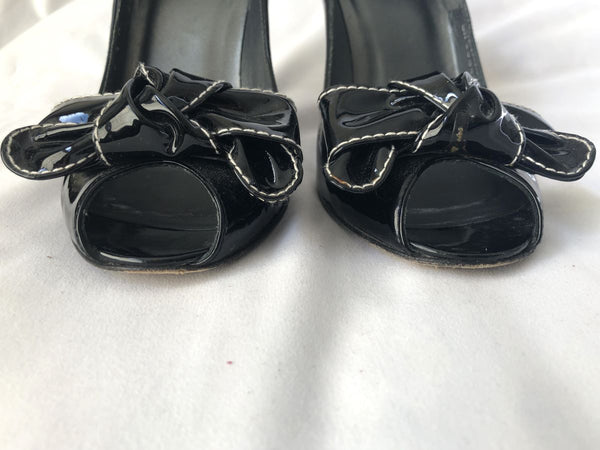 Stuart Weitzman Size 6.5 Woodbow Black Patent Pump