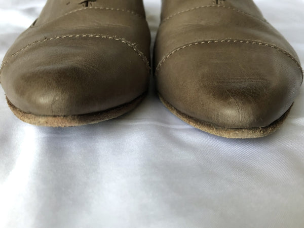 Frye Size 8.5 Taupe Leather Oxfords - CLEARANCE