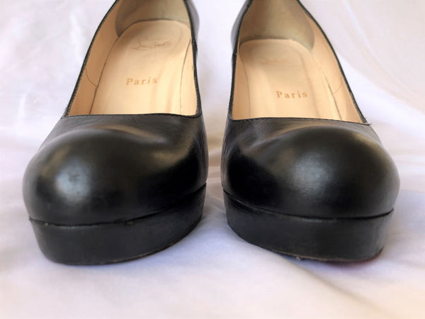 Christian Louboutin Authentic Size 7 Black Leather Simple Pumps