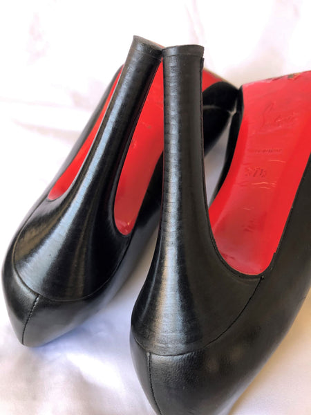 Christian Louboutin Authentic Size 7 Black Leather Simple Pumps