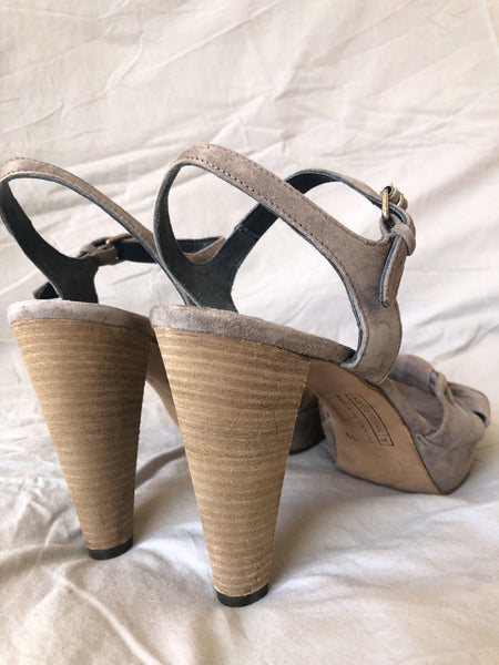 Alberto Fermani Size 8.5 Gray Suede Sandals