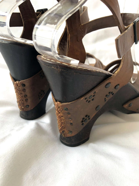 Frye Size 7.5 Brown Leather Studded Sandals