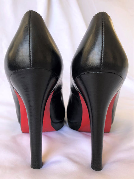 Christian Louboutin Authentic Size 7 Black Leather Simple Pumps