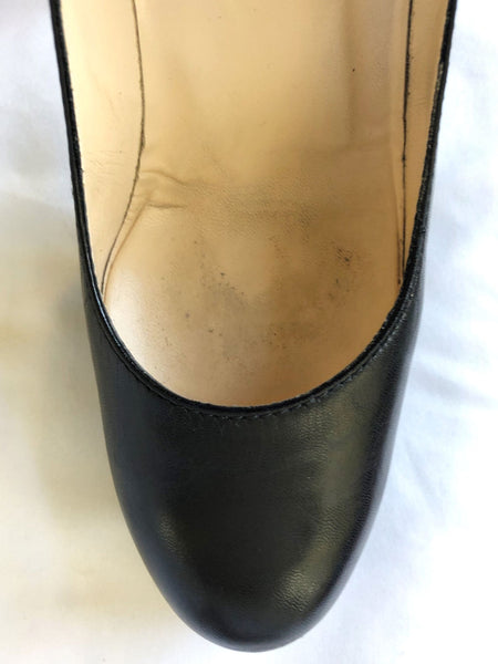 Christian Louboutin Authentic Size 7 Black Leather Simple Pumps